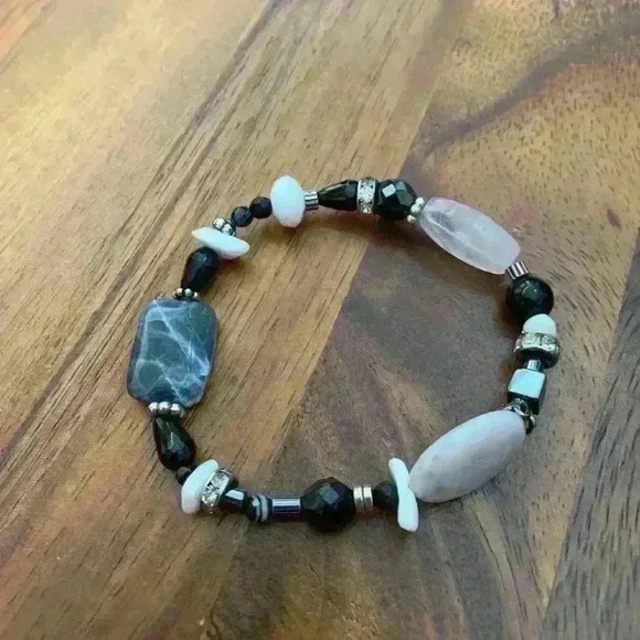 Unique Handcrafted beaded bracelet. One of a kind! 7” - Picture 2 of 7